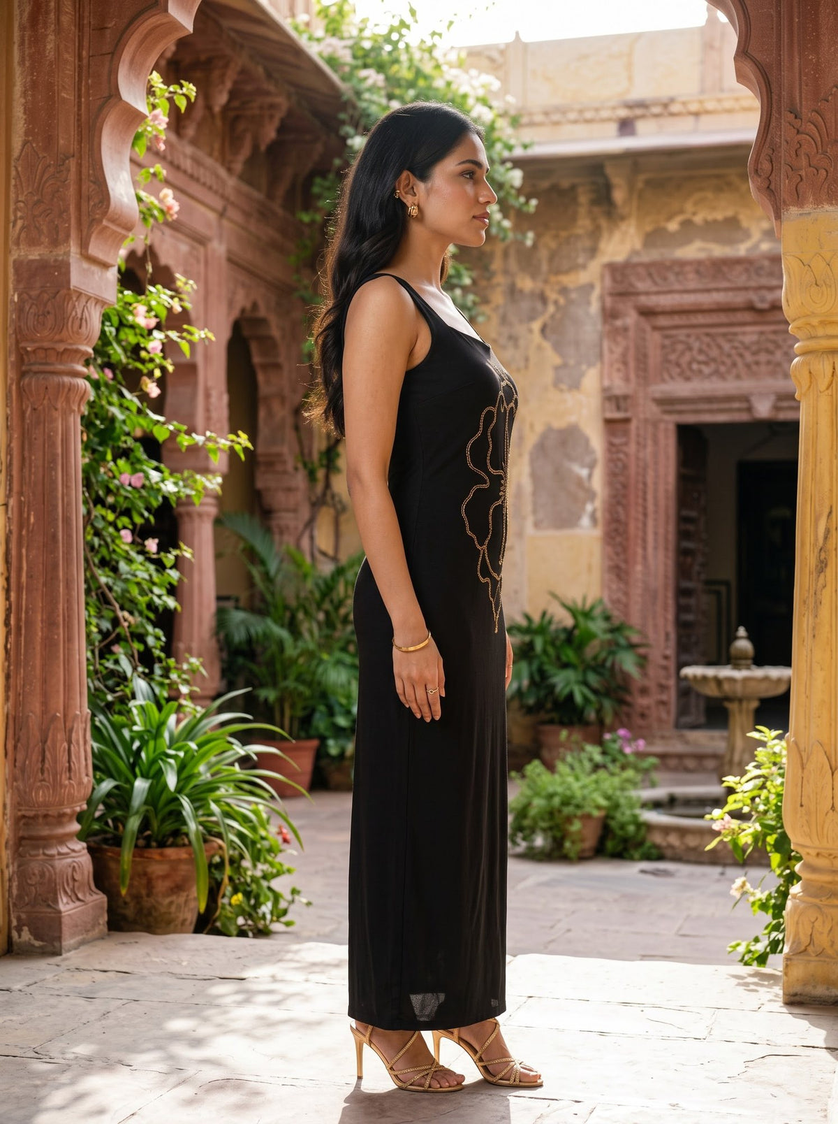 Outline Floral Bodycon Maxi — Black